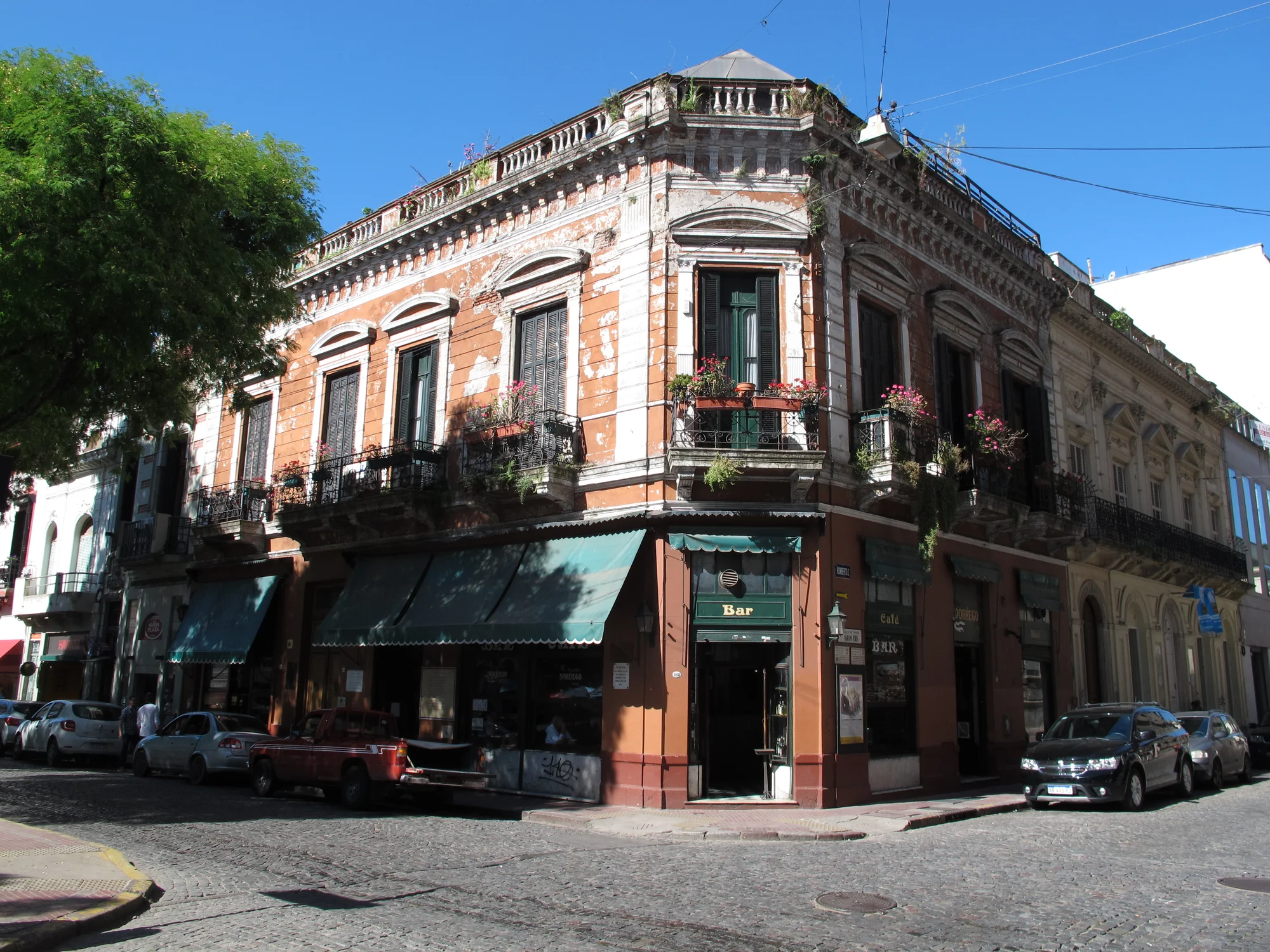 Historic building in Plaza Dorrego, Buenos Aires, showcasing classic architectural details and authentic ambiance.