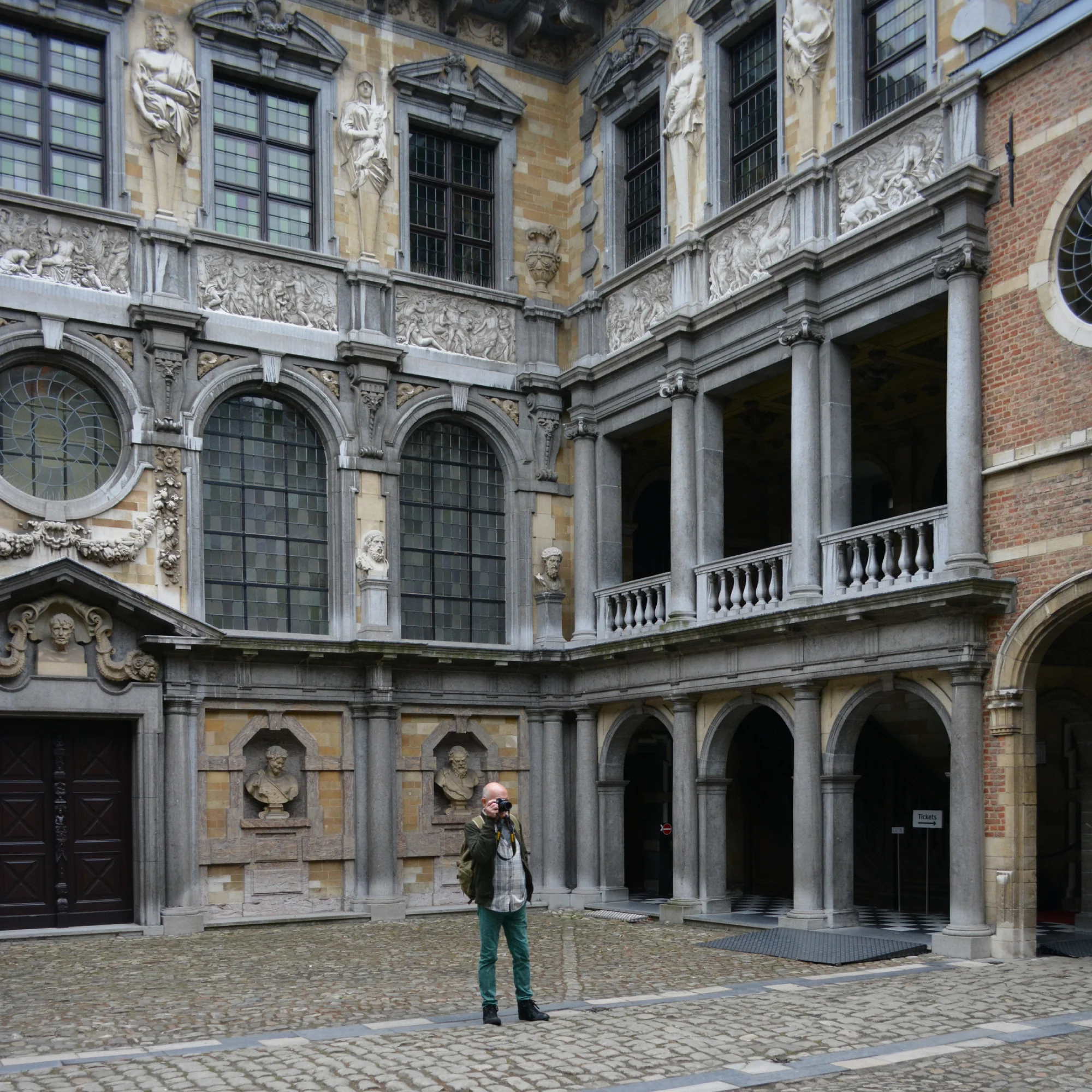 Image of the interior courtyard of the Rubens House in Antwerp, Belgium, with remarkable architectural details.